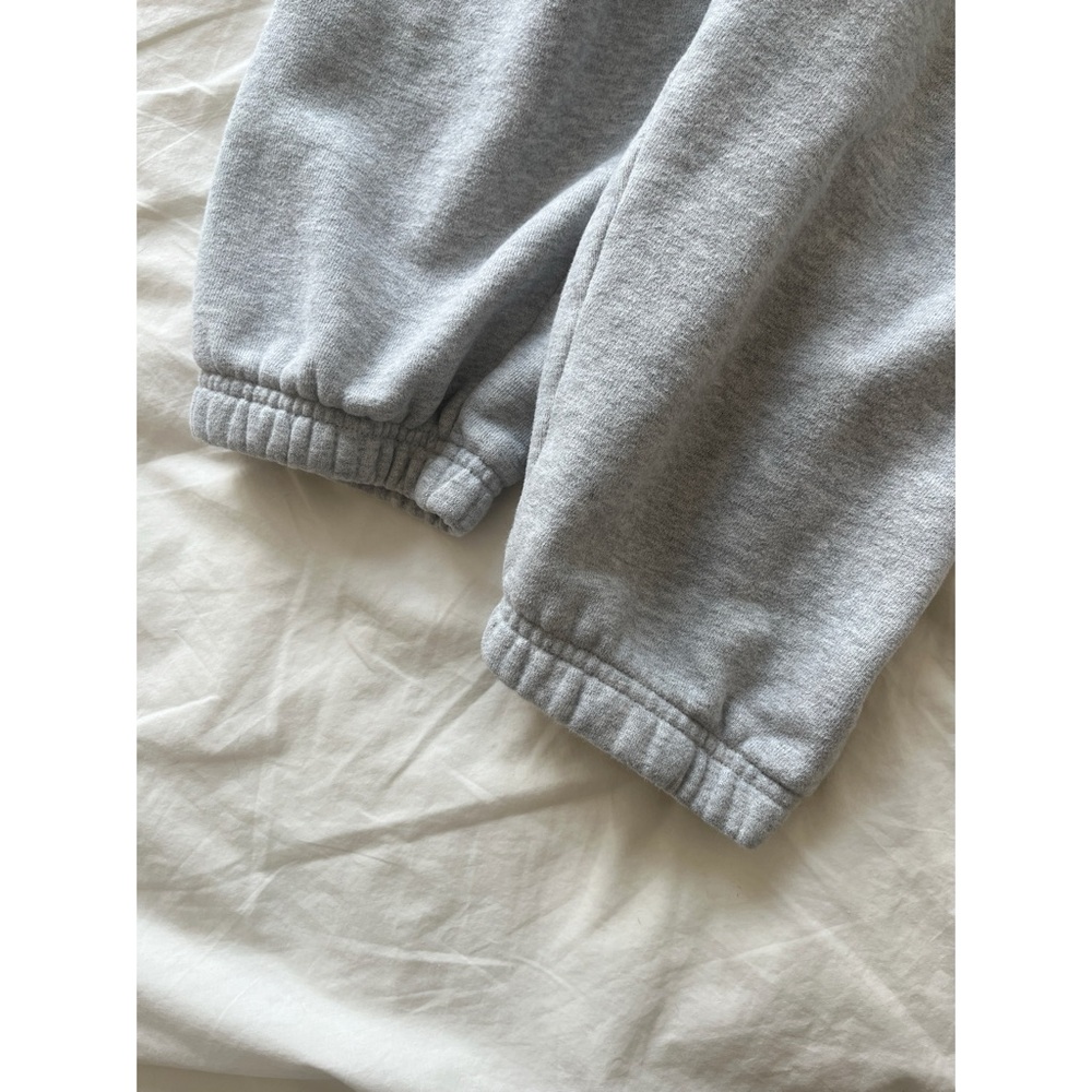 Aritzia TNA CozyAF fleece light grey joggers - Picture 7 of 11